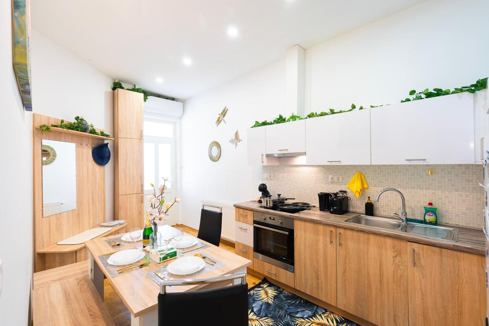 Lovely Designer With Stunning Parliament View Apartmán