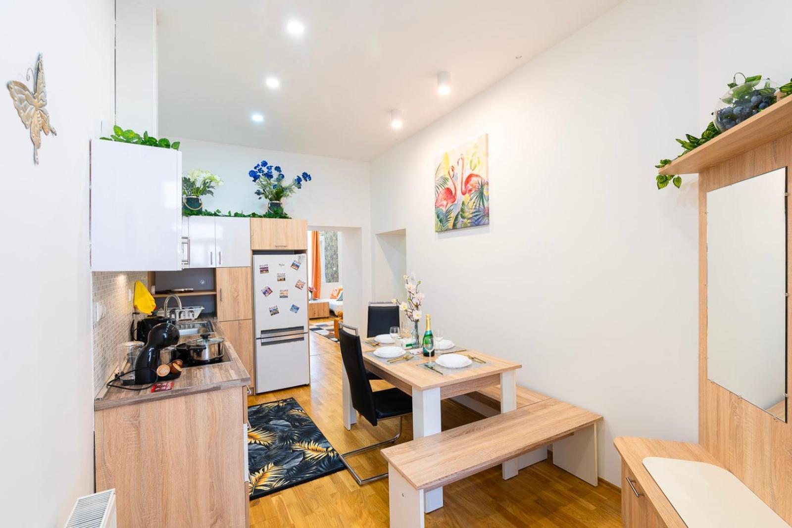 Apartment Lovely Designer With Stunning Parliament View