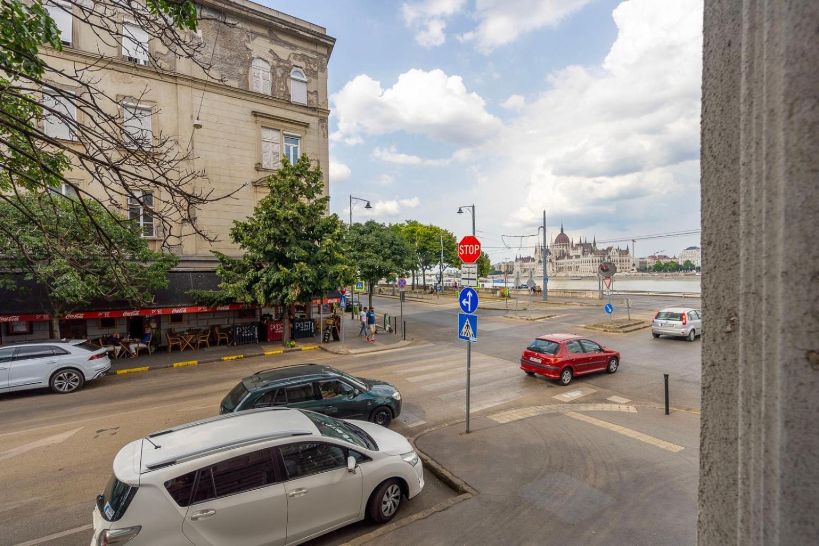 Lovely Designer With Stunning Parliament View Apartmán Budapest